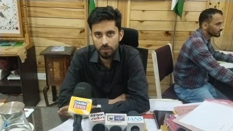 मोहल्ला पक्काटाला-बालू संपर्क मार्ग पर वाहनों के परिचालन को प्रतिबंधित करने के आदेश जारी किए हैं। SDM चंबा
Ajay Himachal News #highlights