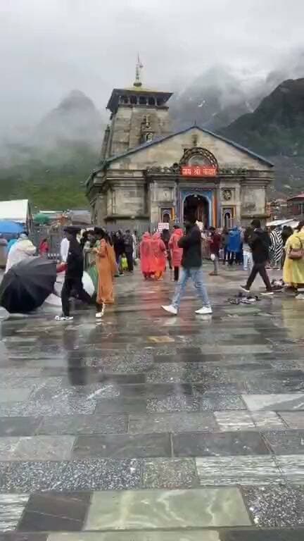 श्री केदारनाथ धाम से आज रविवार के दिव्य मंगलमय दर्शन कीजिए हर हर महादेव जय श्री केदार 🌹👏♥️
