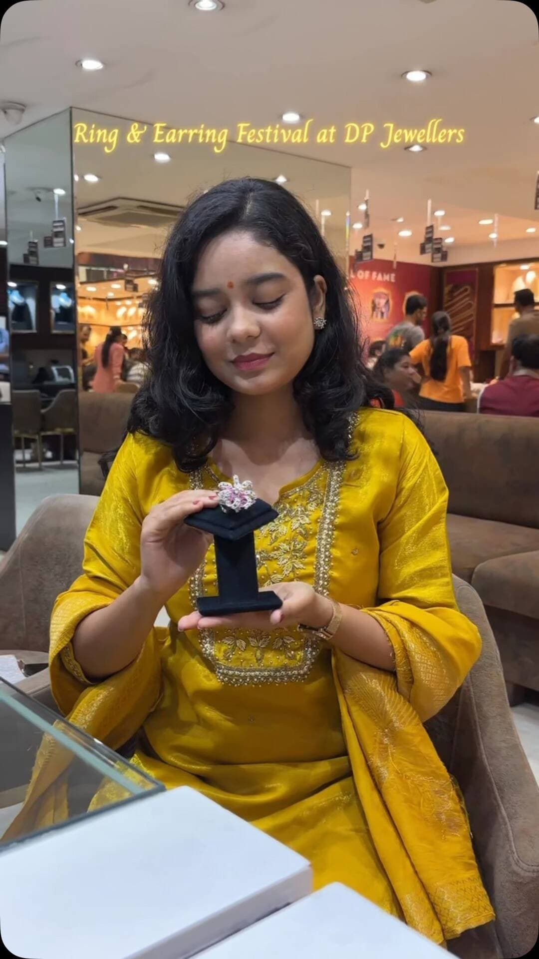 Bhopal, आपका favourite jewellery celebration शुरू हो चुका है!
D.P. Jewellers में शुरू हो चुका है Ring & Earring Festival — जहाँ आपका इंतज़ार कर रहे हैं beautiful Rings और glamorous Earrings के latest designs.
आइए और explore कीजिए jewellery की ऐसी collection जो हर look को बनाए और भी special.
📍 D.P. Jewellers, Bhopal
📅 22–31 August
