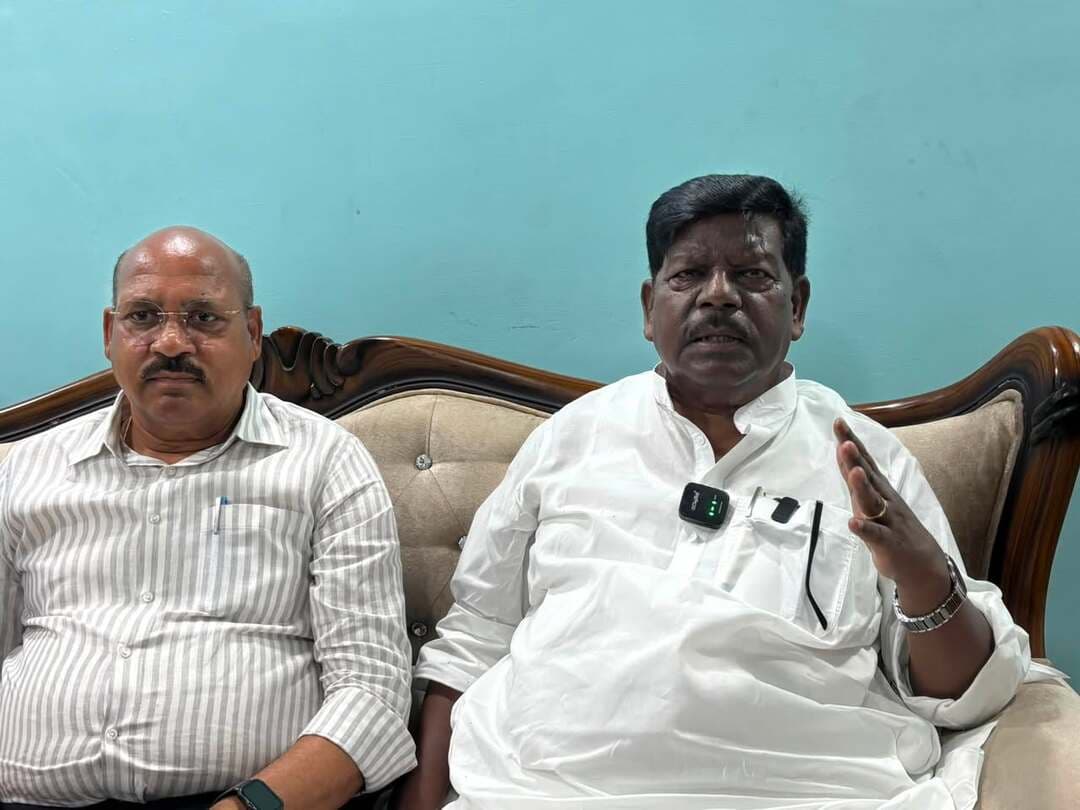 मुख्यमंत्री का पुतला फूंकने वाले छात्र नहीं, भाजपा कार्यकर्ता थे: विधायक हेमलाल मुर्मू !
#shorts #reelsviral