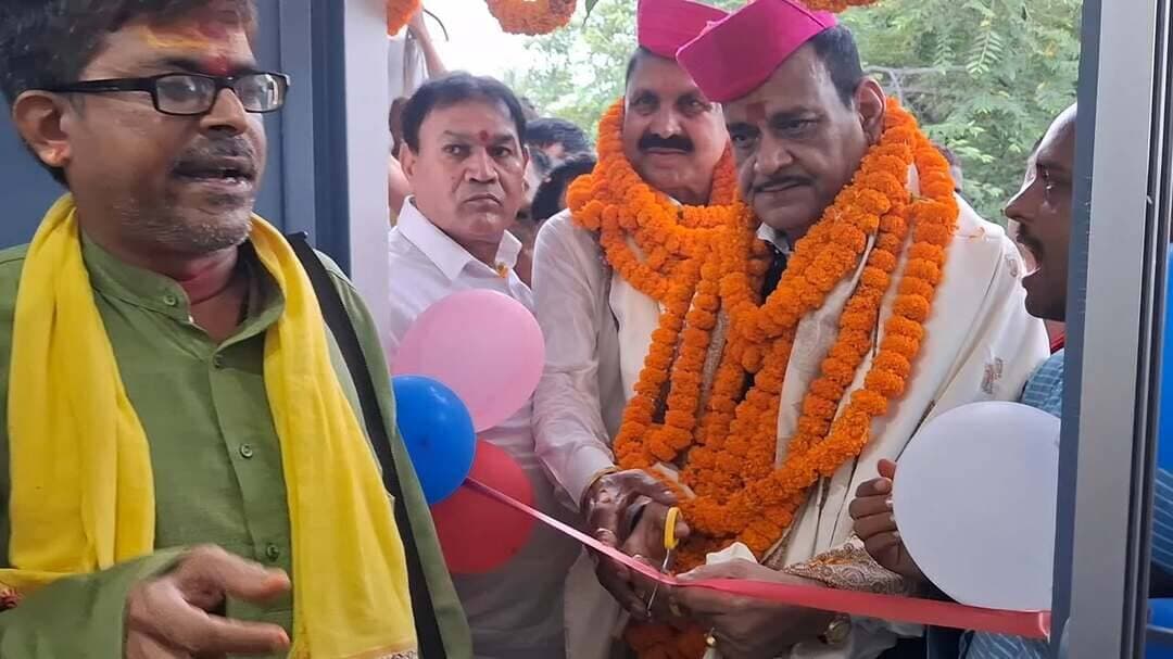 मानवधिकार अधिवक्ता एस. के. झा के नवनिर्मित चैम्बर का पूर्व सभापति अवनीश कुमार सिंह ने किया विधिवत उद्घाटन।