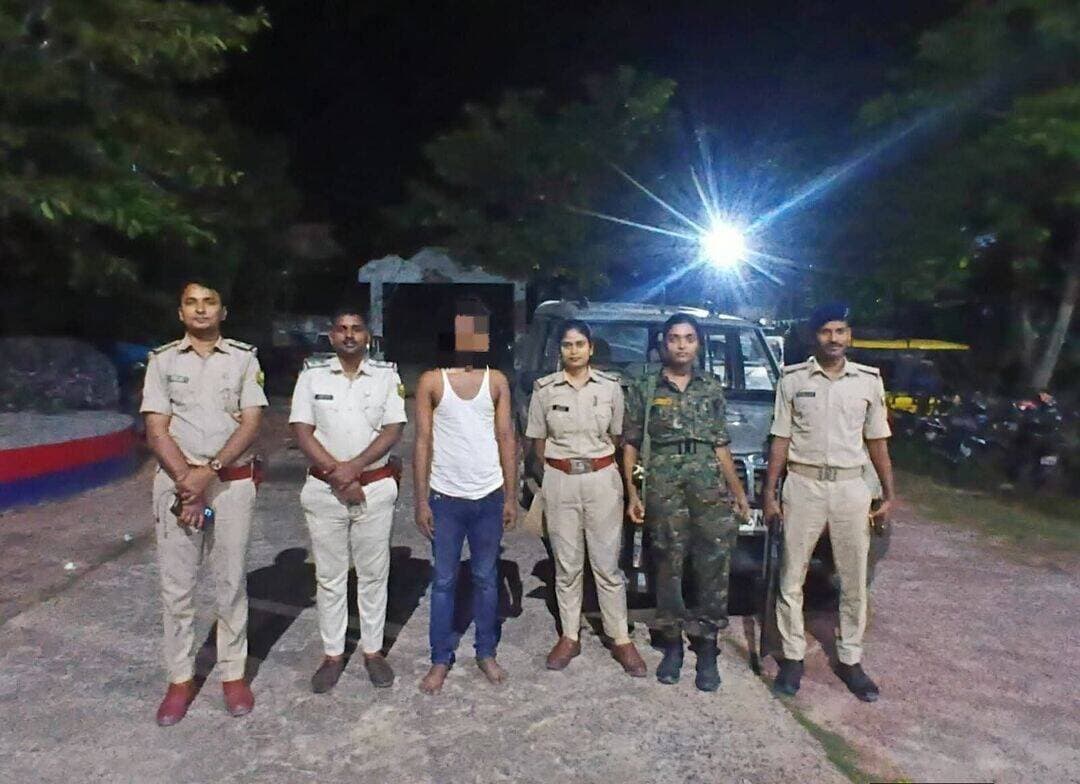 घनश्यामपुर थाना कांड संख्या 72/26 के प्राथमिकी अभियुक्त गोलू यादव पिता रतन यादव साकिन गंगापुर थाना लखनौर जिला मधुबनी को उसके घर से गिरफ्तार किया गया।
घनश्यामपुर थाना द्वारा की गई कार्रवाई।
<nis:link nis:type=tag nis:id=biharpolice nis:value=BiharPolice nis:enabled=true nis:link/> <nis:link nis:type=tag nis:id=darbhangapolice nis:value=Darbhangapolice nis:enabled=true nis:link/> <nis:link nis:type=tag nis:id=haintaiyarhum nis:value=HainTaiyarHum nis:enabled=true nis:link/> <nis:link nis:type=tag nis:id=dial112 nis:value=Dial112 nis:enabled=true nis:link/> मिथिला क्षेत्र पुलिस Information & Public Relations Department, Government of Bihar Home Department, Govt. of Bihar