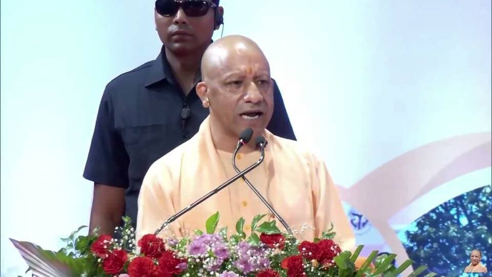 #सीएम योगी का बड़ा बयान बोले कुछ लोग जर्जर भवनों की फोटोग्राफ सोशल मीडिया पर दिखा रहे हैं।
'जिन लोगों' के इशारे पर दिखा रहे हो न, ये उन्हीं के स्मारक हैं.....?
#CMYogiAdityanath