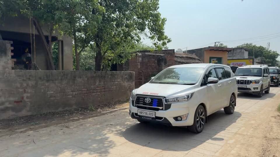 बडौली में रागिनी प्रतियोगिता का रंग, उत्कर्ष चौधरी के स्वागत को उमड़ा ग्रामीणों का हुजूम
Haryana Voice Palwal टीम उत्कर्ष चौधरी फिर लाओ बीजेपी सरकार उदय सिंह बीजेपी BJP Haryana Krishanpal Bhati