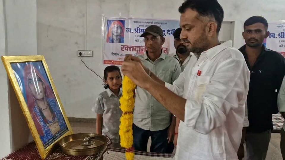 बाड़मेर में अणदू देवी की तृतीय पुण्यतिथि पर रक्तदान शिविर का आयोजन।