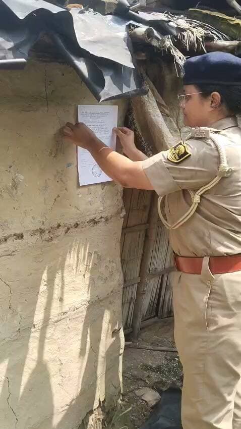 सोनबरसा थाना कांड संo-28/26 (अपहरण से संबंधित मामले) के प्राथमिकी अभियुक्त सुधीर राम, ग्राम-पकड़िया, थाना -सोनबरसा, जिला -सीतामढ़ी के के विरुद्ध माननीय न्यायालय द्वारा निर्गत इश्तिहार अधिपत्र का विधिवत् चस्पा किया गया।