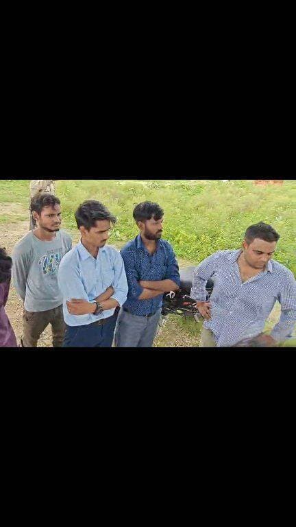 SDM की गाड़ी देखते ही मैदान में मची भगदड़, 6 युवक दबोचे गया डायरियों में दर्ज मिले सैकड़ों...see more
