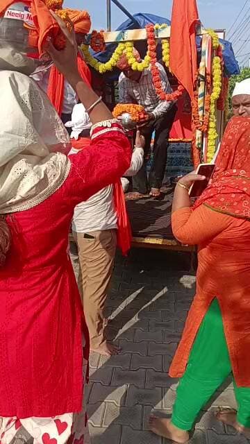 #शाहाबाद किशनगढ़ रोड़ पर स्तिथ हुड्डा में #चेयरमैन सुभाष कलसाना के निवास स्थान पर #पहुंची कलश वंदन यात्रा जहाँ इस #शोभा यात्रा का पुरजोर स्वागत किया #गया l