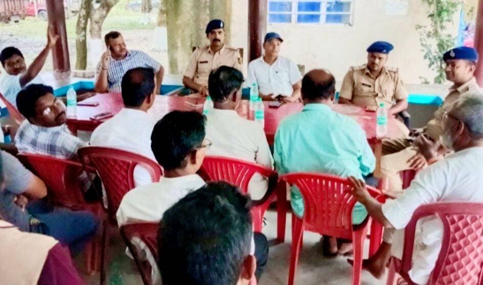 टेढ़ागाछ थाना परिसर में आगामी पर्व ईद मिलादुन्नबी को लेकर शांति समिति बैठक आयोजन किया जिसमें पर्व शांतिपूर्ण ढंग से मनाने की अपील, वही शांति समिति बैठक में थानाध्यक्ष दिलशाद खान अंचल अधिकारी शशि कुमार, प्रखंड विकास पदाधिकारी अजय कुमार, के साथ जनप्रतिनिधि एवं बुद्धिजीवीगण शामिल हुए। <nis:link nis:type=tag nis:id=viralpost nis:value=viralpost nis:enabled=true nis:link/> <nis:link nis:type=tag nis:id=viralchallenge nis:value=viralchallenge nis:enabled=true nis:link/> <nis:link nis:type=tag nis:id=viralreelschallenge nis:value=viralreelschallenge nis:enabled=true nis:link/> <nis:link nis:type=tag nis:id=videogames nis:value=videogames nis:enabled=true nis:link/> <nis:link nis:type=tag nis:id=vacaciones nis:value=vacaciones nis:enabled=true nis:link/> <nis:link nis:type=tag nis:id=viralreels nis:value=viralreels nis:enabled=true nis:link/> <nis:link nis:type=tag nis:id=venezuela nis:value=venezuela nis:enabled=true nis:link/> <nis:link nis:type=tag nis:id=2026goals nis:value=2026Goals nis:enabled=true nis:link/> <nis:link nis:type=tag nis:id=newyork nis:value=newyork nis:enabled=true nis:link/>
Kishanganj Police
District Kishanganj
Bihar Police