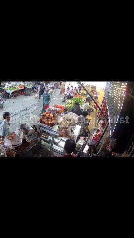 केसरगंज में चाय की दुकान पर युवक पर सरिए से ताबड़तोड़ हमला, CCTV में कैद हुई वारदात !
#RajasthanNews #LatestNews #ajmer #CCTVFootage
