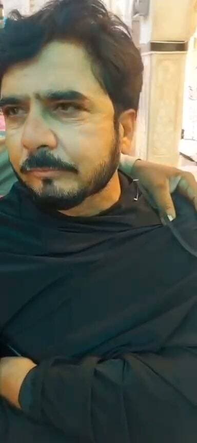 हज़रत ख्वाजा गरीब नवाज की दरगाह में बुर्खा पहने युवक का वीडियो सोशल मीडिया पर हुआ वायरल,
ख़्वाजा गरीब नवाज की महाना छटी के दौरान दरगाह में बुर्खा पहनकर जायरीनों से माग रखा था भीख,
आवाज के जरिए दरगाह कमेटी ने पकड़ा और बुर्का उतरा तो युवक निकला,
दरगाह कमेटी कर्मचारियों ने युवक को पकड़कर थाना लेकर गई,
जहाँ युवक से पूछताछ कर युवक को छोड़ा..