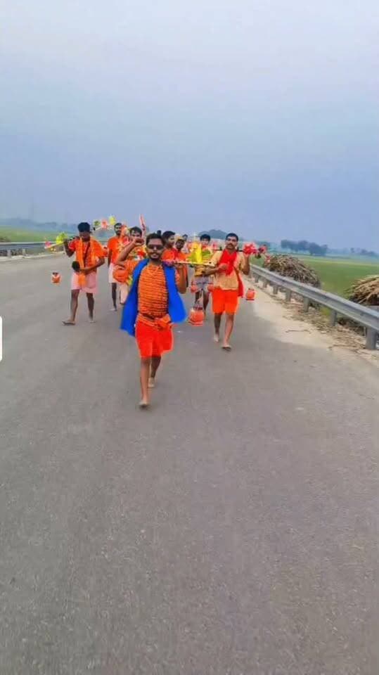 हर-हर महादेव बोल बम..मुंगेर घाट से जल भरकर बाबा जालंधर धाम महादेव मंदिर गम्हरिया, रामपुर के लिए प्रस्थान करते कांवरिया बम...बोल बम...जमकर शेयर और लाइक कर दीजिए ताकि कांवरिया बम,डाक बम,वाहन बम को बाबा जालंधर नाथ धाम महादेव मंदिर पहुंचने में परेशानी नहीं हो..धन्यवाद