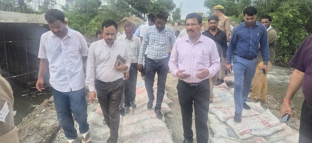रंगोली में पुल निर्माण कार्य का जिलाधिकारी ने लिया जायजा!!
ग्रामीणों की सुविधा को प्राथमिकता, अस्थायी पक्के डायवर्जन का निर्माण तेजी से शुरू!!