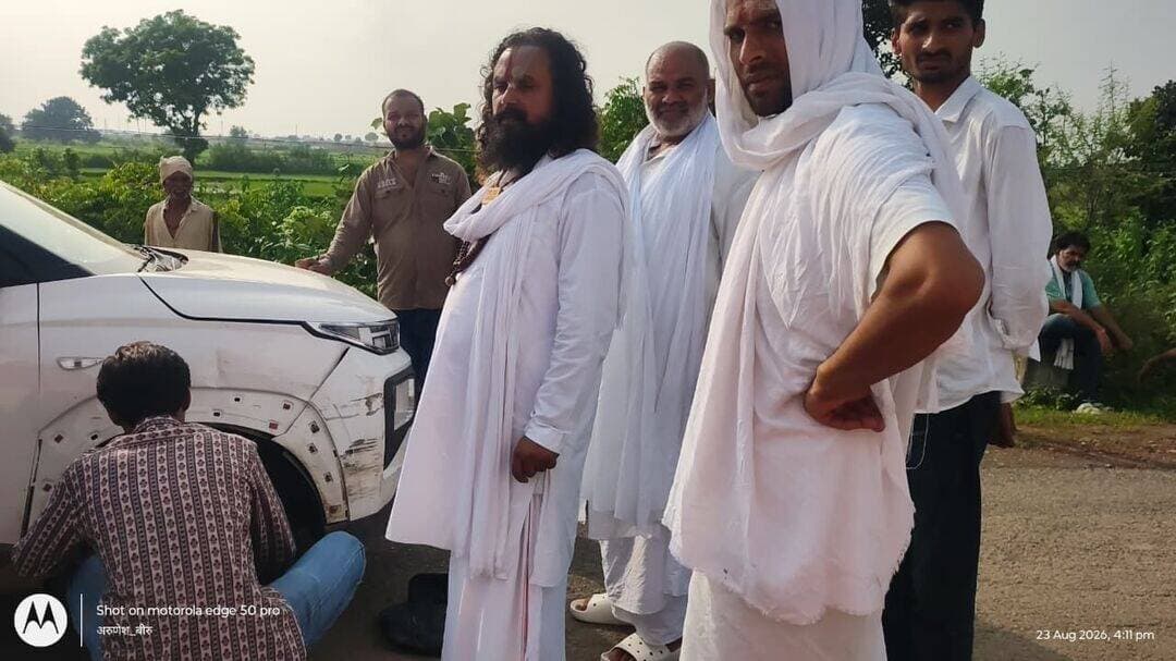 चित्रकूट- कोठी थाना क्षेत्र के सतना- चित्रकूट मार्ग में वन विहार ढाबा के समीप दो वाहनों में भिड़ंत,मौके पर पहुंची डायल 112, दो कार सवार गंभीर रुप से घायल, बंकियो को आई मामूली चोंटे सभी को पहुंचाया गया कोठी अस्पताल।