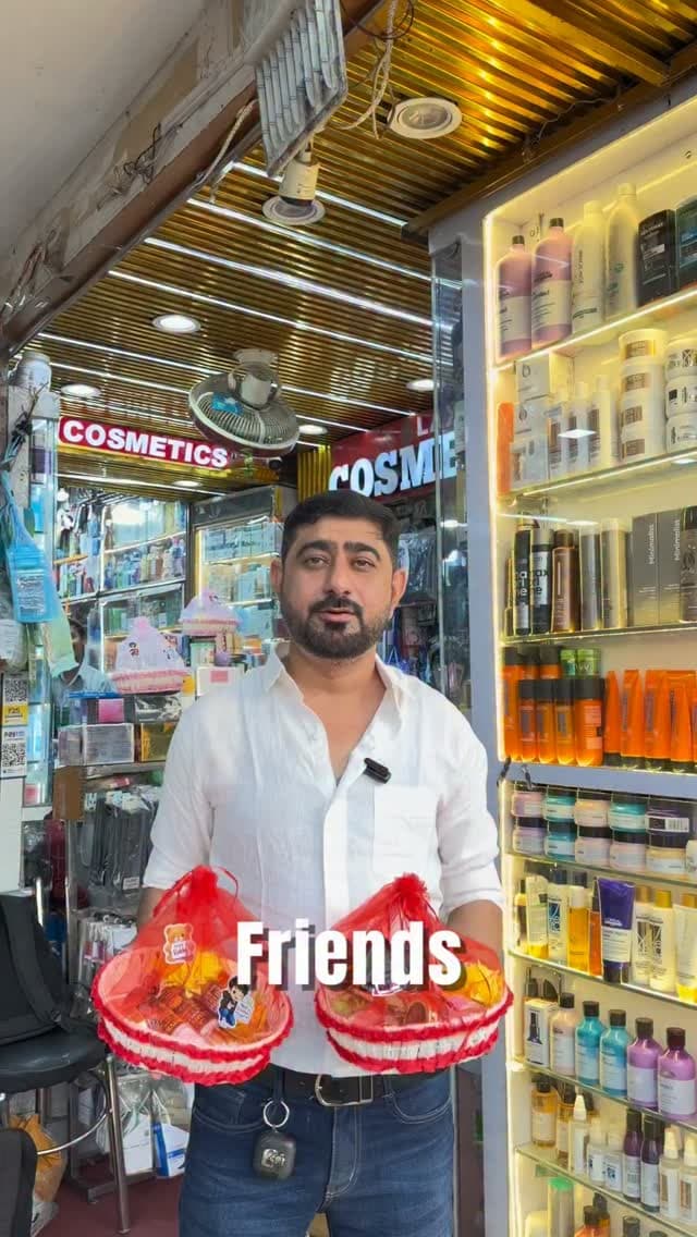 Laxmi_cosmetics
dev_sujwani___
Or ek aap ka jo page rahega teen id sab pe collaboration kar dijiyega or top per 📌 bhi kar dijiyega
Or caption
Me laxmi cosmetics Roshanpura square new market bhopal 📍
And all cosmetics available in laxmi cosmetics