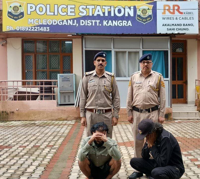 मैक्लोडगंज पुलिस की नशे के खिलाफ बड़ी कार्रवाई ।
SHO मैक्लोडगंज संजय कुमार एवं उनकी टीम ने कार्रवाई करते हुए 25.94 ग्राम चरस, 1.25 ग्राम चिट्टा, 5.35 ग्राम भांग की पत्तियों का गांजा और 19 कैन Kingfisher Strong बरामद किए। ND&PS Act और HP Excise Act के तहत मामला दर्ज कर आगामी कार्रवाई की जा रही है ।
<nis:link nis:type=tag nis:id=mcleodganj nis:value=McLeodganj nis:enabled=true nis:link/> <nis:link nis:type=tag nis:id=kangranews nis:value=KangraNews nis:enabled=true nis:link/> <nis:link nis:type=tag nis:id=himachalnews nis:value=HimachalNews nis:enabled=true nis:link/> <nis:link nis:type=tag nis:id=mcleodganjpolice nis:value=McLeodganjPolice nis:enabled=true nis:link/> <nis:link nis:type=tag nis:id=himachalpolice nis:value=HimachalPolice nis:enabled=true nis:link/> <nis:link nis:type=tag nis:id=dharamshalanews nis:value=DharamshalaNews nis:enabled=true nis:link/> <nis:link nis:type=tag nis:id=breakingnews nis:value=BreakingNews nis:enabled=true nis:link/> <nis:link nis:type=tag nis:id=charas nis:value=Charas nis:enabled=true nis:link/> <nis:link nis:type=tag nis:id=chitta nis:value=Chitta nis:enabled=true nis:link/> <nis:link nis:type=tag nis:id=cannabis nis:value=Cannabis nis:enabled=true nis:link/>