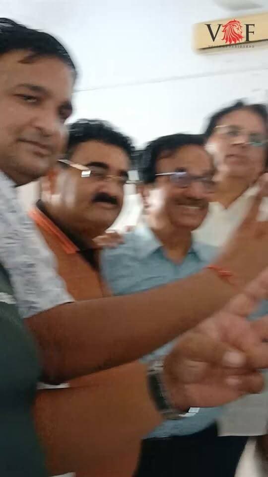 RWF चुनाव में हुई एक तरफ़ा जीत, बलदेव ठकराल बने प्रधान
6 की 6 सीटों पर कब्जा, बोले—अब चमकेगा सेक्टर-16A
#rwfelection
#Sector16A
#faridabad
#voiceoffaridabad
#Voiceoffreedom