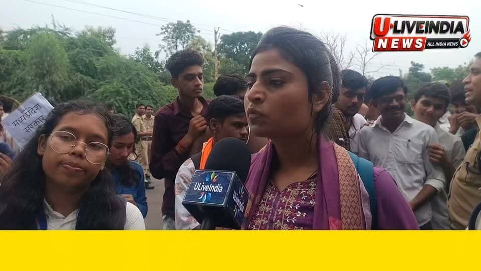 छतरपुर। बसों के बड़े किराया के खिलाफ छात्र छात्राओं ने कलेक्ट्रेट में किया हल्ला बोल, ज्ञापन सौंपा।
