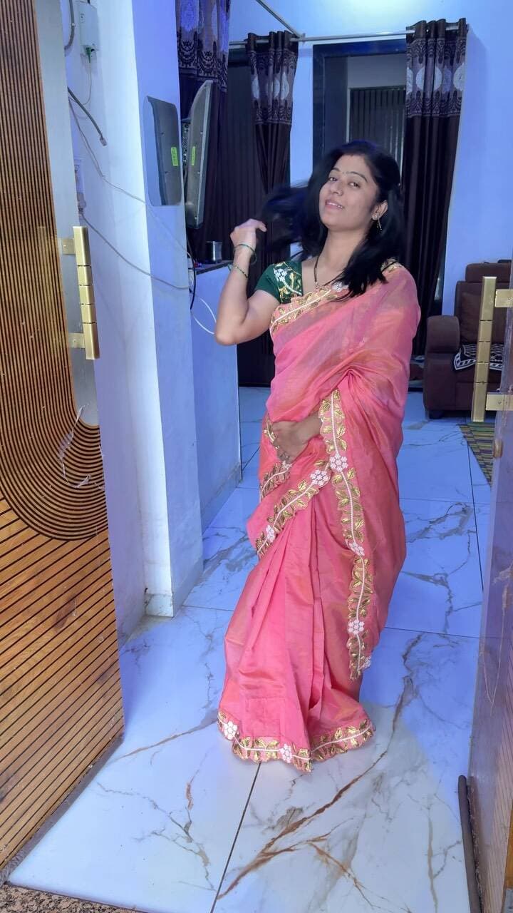 Jab Night suit me rehne wali biwi achanak saree me dikh Jaye 🤣🤣
.
.
.
.
#couplecomedy #couplegoals #relatable #husbandandwifecomedy #couples