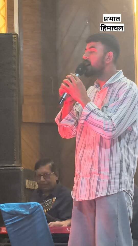 रफ़ी नाइट सोलन में युवक की शानदार प्रस्तुति...