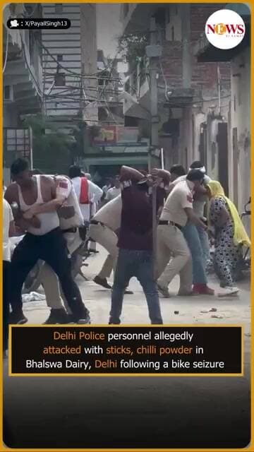 Delhi | Cops Attacked with Chilli Powder & Sticks in Bhalswa Dairy | Viral Video | News Ei Samay