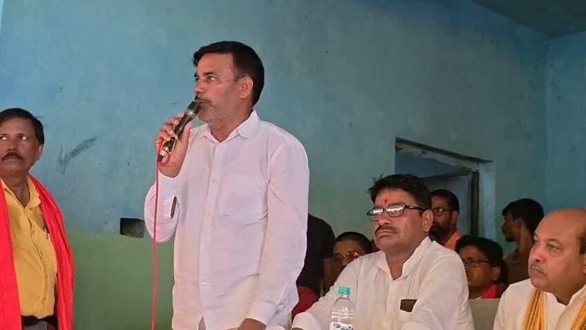 मानवघाट महोत्सव में जदयु के प्रखंड अध्यक्ष लव कुमार सिंह ने अपनी बात को रखते हुए