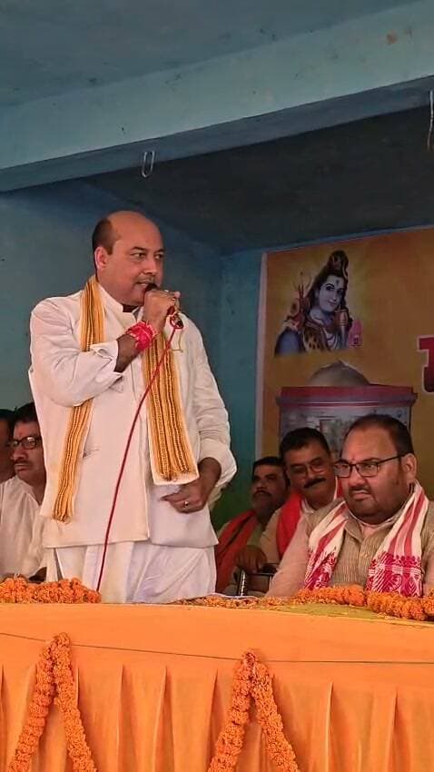 औरंगाबाद के खिरियावां में आयोजित दो मानवघाट खिरियावां महोत्सव में राज्य महोत्सव संघ के अध्यक्ष सह जदयू नेता संजीव कुमार सिंह सम्बोधित करते हुए