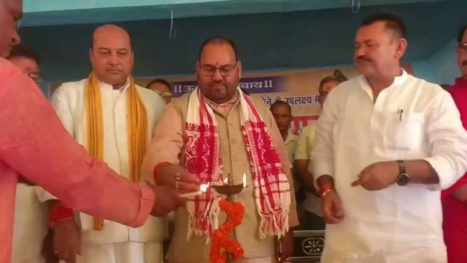 औरंगाबाद के मदनपुर में दो दिवसीय मानव घाट महोत्सव का भव्य शुभारंभ, महावीर मंदिर की शताब्दी पर उमड़ा जनसैलाब
भव्य कांवर यात्रा से हुई महोत्सव की शुरुआत,राजकीय महोत्सव का दर्जा दिलाने का विधायक प्रमोद सिंह ने दिया भरोसा
#Madanpur #ManavGhatMahotsav #Khiriyawan #AurangabadNews #BiharNews #MahavirMandir #100YearsCelebration #KanwarYatra #DevSuryaKund #RafiGanjMLA #PramodKumarSingh #CulturalFestival #BiharCulture