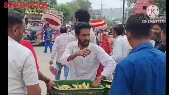 चित्तौड़गढ़ में आस्था और सेवा का संगम: चेतक टैक्सी चालक यूनियन ने कांवड़ यात्रियों पर की पुष्पवर्षा, फलाहार कराया; लॉयंस क्लब ने पिलाया आयुर्वेदिक काढ़ा, महादेव का हुआ जलाभिषेक, कुणाल पोखरना बने भारत के रेफरी, जश्ने आमदे रसूल का समापन और पांच लाख के चेक मामले में सोनू सिंह दोषमुक्त