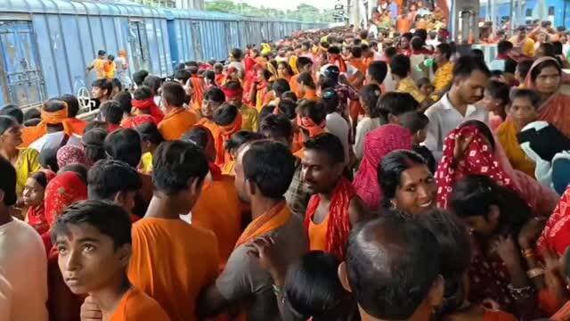 समस्तीपुर रेलवे जंक्शन पर भक्तों का उमड़ा जन सैलाब #samastipur #bihar #viral #trendingreels #railway