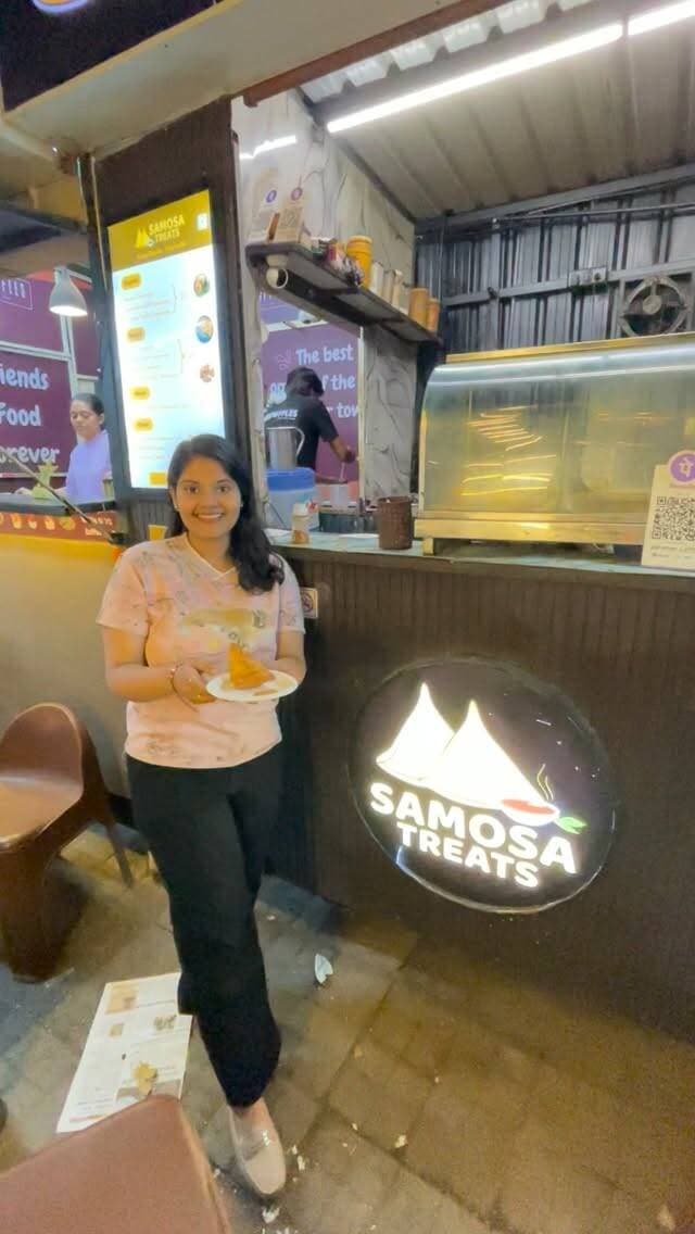 Pizza/ Chinese/ Cheese Corn Samosa khaya hai kya?😱
#indore #samosa #uniquefood #viralfood #streetfood