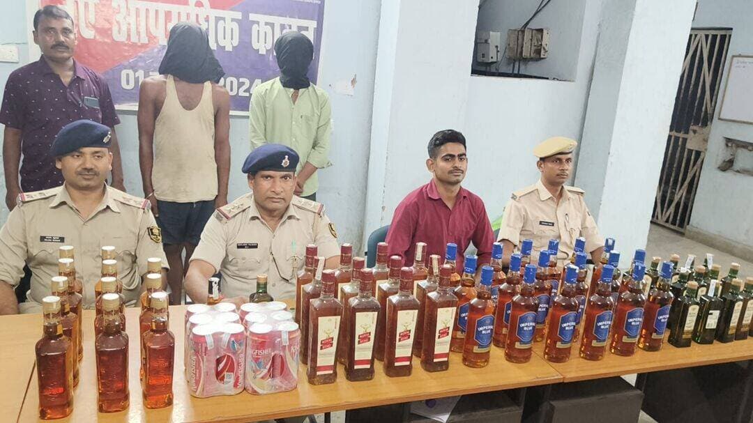 बेलागंज थाने के पुलिस ने नेऊरी से अं/ग्रे/जी श/रा/ब के साथ पि*ता एवं पु/त्र को किया गिर/फ्तार