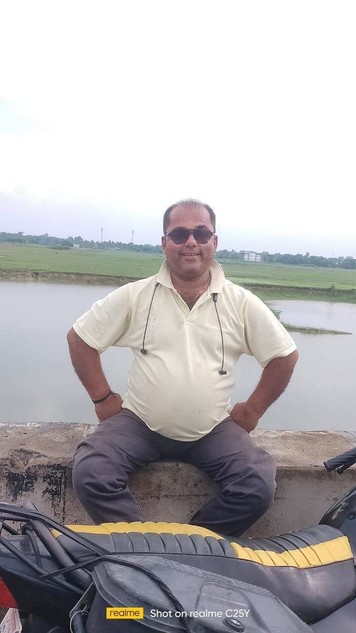 प्रभात खबर बाजपट्टी के पत्रकार सत्य प्रकाश के सोने की चेन और गणेश जी की लॉकेट चोरी हो गई
निशांत कुमार के बाजपट्टी मेला ग्राम में हुए कार्यक्रम में अगर किसी पत्रकार भाई के कैमरा में ऐसी कोई संदिग्ध व्यक्ति मेरे पीछे खड़ा हो तो प्वाइंट कर k बताएं।
निवेदन शेयर करें