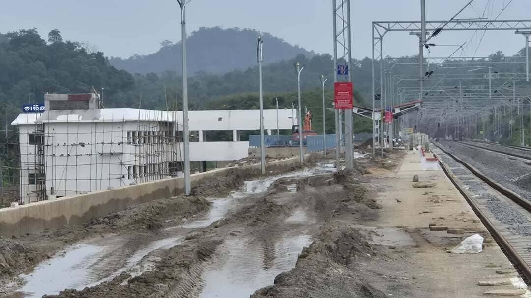 🫵ଚାରିଛକ ରେଳ ଷ୍ଟେସନ
ଖୋର୍ଦ୍ଧା ବଲାଙ୍ଗୀର ରେଳ ଲାଇନ
#Phato_3
#IndianRailway #Charichhak #CharichhakRailwayStation
#RailwayLineUpdate #OdishaTour