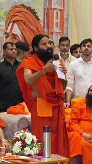 बाबा रामदेव के सुर बदले
"आजकल लोगों ने हमें खूब पेल रखा है तो हम ज्यादा बात नहीं करेंगे"
"कुछ लोग इस फिराक में हैं कि सड़क से संसद तक हंगामा करके इस देश की सत्ता हथिया लेंगे, लेकिन ऐसा नहीं हो सकता"
"बच्चों को आंदोलन में नहीं उतारना चाहिए। लड़ना है तो खुद लड़ो"