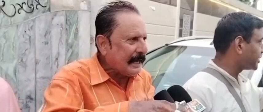 कांवड़ियों पर पुष्पवर्षा कर पीस कमेटी ने दिया हिंदू-मुस्लिम एकता का संदेश.
#Bareillynewslive
#Viralpost