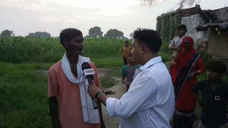 पहाड़ी थाना क्षेत्र में करही नाला में डूबने से बालिका सहित दो बच्चों की मौत,परिजनों में मचा कोहराम
मामला चित्रकूट पहाड़ी थाना क्षेत्र के बाबूपुर गांव के गिरधर पुरवा मजरे में रविवार शाम कर्वी 5 बजे करही नाला में स्नान करने गए दो बच्चों की डूबने से मौत हो गई। मृतक 7 वर्षीय मनदीप पुत्र राममिलन यादव और 10 वर्षीय पायल पुत्री कौशलेंद्र के परिजनों न बताया कि दोनों बच्चे रविवार करीब पांच बजे गांव के पास स्थित करही नाला में स्नान करने गए थे। इसी दौरान दोनों गहरे पानी में डूब गए घटना की सूचना मिलते ही पुलिस मौके पर पहुंची और स्थानीय लोगों की मदद से दोनों बच्चों नाला से निकाल कर परिजन सामुदायिक स्वास्थ्य केंद्र पहाड़ी लेकर पहुंचे, जहां चिकित्सकों ने उन्हें मृत घोषित कर दिया घटना के बाद परिवार में कोहराम मच गया पुलिस ने मामले की जांच शुरू कर आवश्यक विधिक कार्रवाई की है