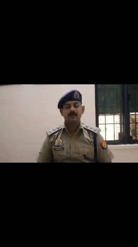 स्कूल गईं तीन नाबालिग बच्चियां लापता, गड़वार पुलिस ने शुरू की तलाश
बलिया। गड़वार थाना क्षेत्र के ग्राम हथौड़ी से 22 अगस्त को स्कूल पढ़ने गईं तीन नाबालिग बच्चियों के लापता होने का मामला सामने आया है। 23 अगस्त को परिजनों से सूचना मिलने के बाद पुलिस ने संबंधित धाराओं में मुकदमा दर्ज कर लिया।
पुलिस ने बच्चियों की तलाश के लिए टीम गठित कर दी है और संभावित स्थानों पर तत्परता से खोजबीन की जा रही है। पुलिस के अनुसार क्षेत्र में शांति व्यवस्था कायम है। मामले को लेकर क्षेत्राधिकारी नगर सतीश कुमार शर्मा ने जानकारी दी है।
#BalliaNews #GarwarPolice #MissingGirls #PoliceSearch #BalliaPolice