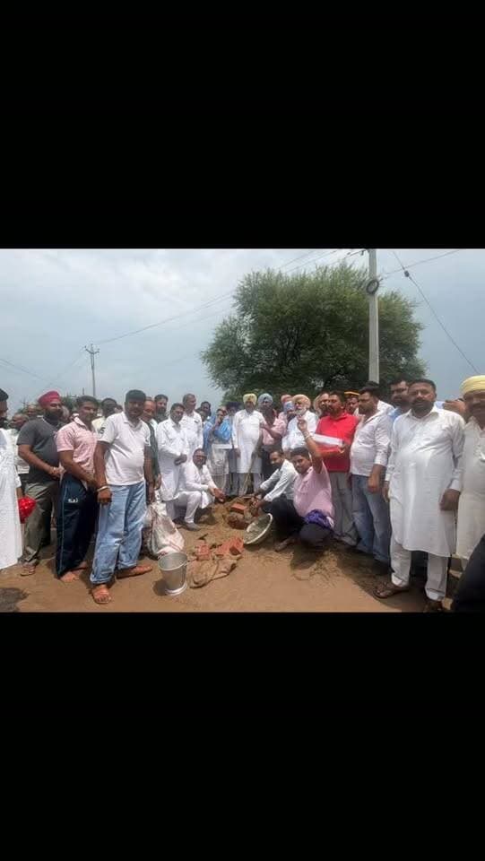 जिला मोहाली के गांव जयंती माजरी में पुल के शिलान्यास समारोह की खास झलक!
जिला मोहाली के गांव जयंती माजरी में पुल के शिलान्यास अवसर पर विभिन्न नेताओं एवं गणमान्य लोगों ने समाजसेवी दलविंदर सिंह बैनीपाल का सम्मान किया।
इस दौरान समाजसेवी चौधरी श्याम लाल एवं गांववासियों ने भी उन्हें सम्मानित कर शुभकामनाएं दीं।
📹 पूरी खबर देखें केवल राष्ट्रीय कदम न्यूज़ पर।
#Mohali #JayantiMajri #DalwinderSinghBainipal #ChaudharyShyamLal #BridgeFoundation Punjab InstagramReels