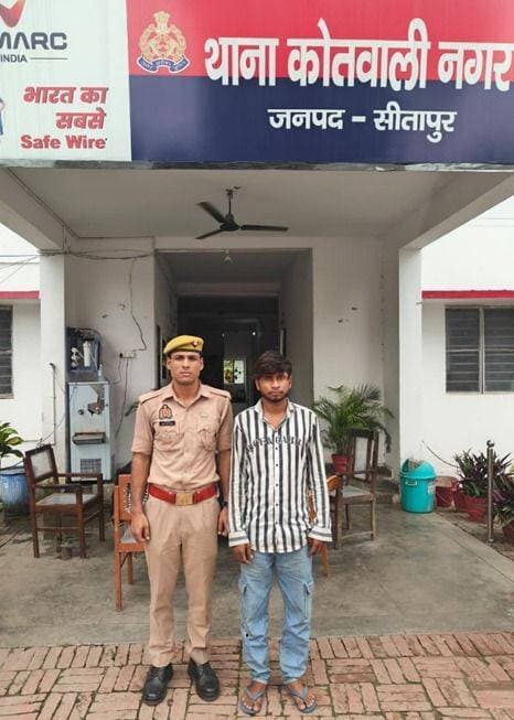 गैंगस्टर एक्ट का शातिर वांछित अभियुक्त गिरफ्तार, कई गंभीर मुकदमे दर्ज
सीतापुर: जिले में अपराध और अपराधियों के खिलाफ चलाए जा रहे विशेष अभियान के तहत थाना कोतवाली नगर पुलिस ने बड़ी कार्रवाई की। पुलिस टीम ने गैंगस्टर एक्ट के तहत लंबे समय से फरार चल रहे एक शातिर अभियुक्त को धर दबोचा।
पुलिस अधीक्षक अंकुर अग्रवाल के निर्देशन व क्षेत्राधिकारी नगर कपूर कुमार के पर्यवेक्षण में, प्रभारी निरीक्षक कोतवाली नगर दिनेश प्रकाश पाण्डेय के नेतृत्व में पुलिस ने अभियुक्त सूरज पुत्र रामऔतार (निवासी- ग्राम लोधपुरवा/अनोगी, थाना संदना, सीतापुर) को गिरफ्तार किया।
कई संगीन मामलों में रहा है संलिप्त:
पकड़े गए शातिर अभियुक्त के खिलाफ थाना कोतवाली नगर में मु0अ0सं0 0239/2026 (गैंगस्टर एक्ट) पंजीकृत है। इसके अलावा उस पर चोरी, पॉक्सो एक्ट और मारपीट जैसी धाराओं के तहत 5 अन्य गंभीर आपराधिक मुकदमे भी दर्ज हैं।
पुलिस ने सभी आवश्यक विधिक औपचारिकताएं पूरी कर अभियुक्त को माननीय न्यायालय के समक्ष पेश कर दिया है। सीतापुर पुलिस ने स्पष्ट किया है कि अपराधियों के विरुद्ध यह कठोर दंडात्मक अभियान आगे भी पूरी सख्ती के साथ जारी रहेगा।
<nis:link nis:type=tag nis:id=sitapurpolice nis:value=SitapurPolice nis:enabled=true nis:link/> <nis:link nis:type=tag nis:id=uppolice nis:value=UPPolice nis:enabled=true nis:link/> <nis:link nis:type=tag nis:id=crimecontrol nis:value=CrimeControl nis:enabled=true nis:link/> <nis:link nis:type=tag nis:id=gangsteract nis:value=GangsterAct nis:enabled=true nis:link/> <nis:link nis:type=tag nis:id=sitapurnews nis:value=SitapurNews nis:enabled=true nis:link/> <nis:link nis:type=tag nis:id=breakingnews nis:value=BreakingNews nis:enabled=true nis:link/>