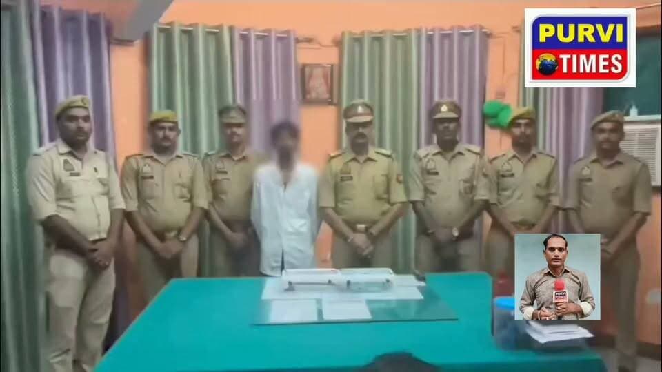 रायबरेली पुलिस ने झाड़ फूक करने वाले बुज़ुर्ग की ह्त्या का खुलासा कर दिया है। पुलिस ने लगभग बाइस साल के युवक को हत्यारोपी के तौर पर गिरफ्तार कर लिया है। पूछताछ मे शिवम् ने बताया कि उसके पिता के लिए मृतक ने झाड़ फूक किया था जिसके चलते उनकी मौत हो गयी थी। उसने बताया कि इसी के चलते मैंने कुल्हाडी मारकर ह्त्या कर दी। मामला जगतपुर थाना क्षेत्र का है। यहां झोपड़ी में रह रहे बुजुर्ग की आज ही ह्त्या हुई थी। हत्या से सनसनी फैल गई थी। बुज़ुर्ग पालकीहार मजरे चितौली गांव में नहर किनारे झोपड़ी में रह रहे थे। बुजुर्ग राम लखन पासी का शव आज ही बरामद हुआ था। बुजुर्ग के सिर पर गंभीर चोट के निशान मिले थे। बुजुर्ग अपनी झोपड़ी के पास ही बने मंदिर में सेवादारी और साथ ही झाड़फूक भी करते थे।