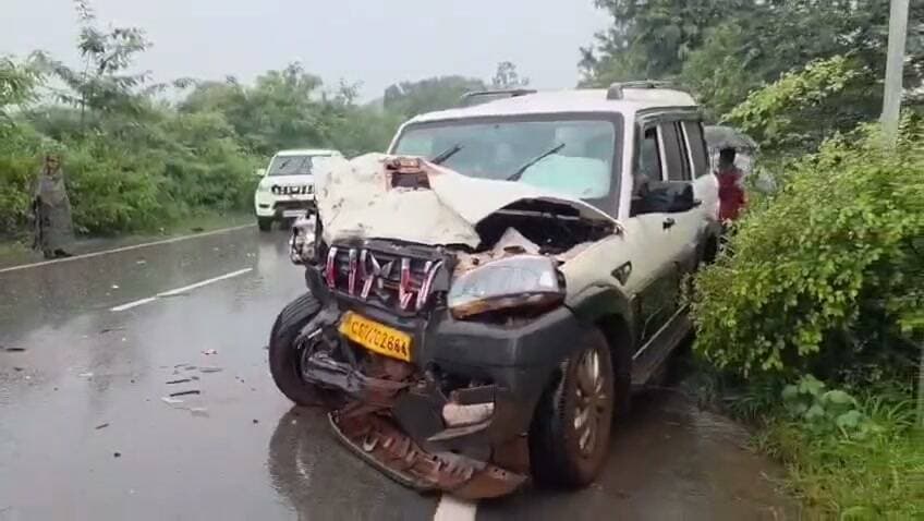 Kondagaon Big Accident : वनमंत्री केदार कश्यप के काफिले की गाड़ियां दुर्घटनाग्रस्त, कई गाड़ियों में हुई टक्कर, 4 पुलिसकर्मी व ड्राइवर की हालत गंभीर... #CGNews #chhattisgarh #chhattisgsrhupdate #कोंडागाँव Video