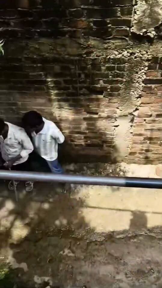 *रावतपुरा गाँव मे दबंगो की दबंगई,महिलाओं के साथ आकर निर्माणाधीन भवन की तोड़ फोड़ की,स्वयं की जगह में बना रहे भवन की तोड़ फोड़ की,असवार थाना में दिया आवेदन,पंचायत से स्वीकृति के बाद बनाया जा रहा था भवन,* #भिंड #fbreels #fbpost #JanmDinMubarak