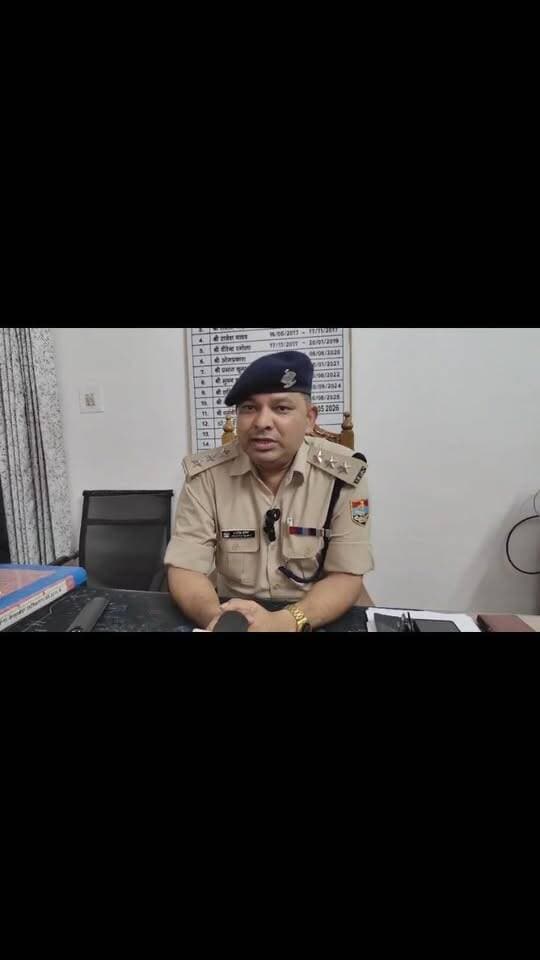 Writing
केलाखेड़ा में यौमे पैदाइश हजरत मोहम्मद साहब को लेकर बैठक आयोजित
केलाखेड़ा थाना प्रांगण में यौमे पैदाइश हजरत मोहम्मद साहब, जश्ने ईद मिलादुन्नबी एवं जुलूसे मोहम्मदी को लेकर बैठक का आयोजन किया गया। बैठक में थानाध्यक्ष मनीष खत्री, पुलिस अधिकारी एवं स्थानीय लोग मौजूद रहे।
बैठक में बाजपुर सीओ अखिलेश कुमार ने पर्व के दौरान शांति एवं कानून-व्यवस्था बनाए रखने को लेकर आवश्यक दिशा-निर्देश दिए। उन्होंने कहा कि यातायात नियमों का उल्लंघन करने वालों के खिलाफ नियमानुसार कार्रवाई की जाएगी।
पुलिस ने सभी से पर्व को शांतिपूर्ण, सौहार्दपूर्ण एवं भाईचारे के माहौल में मनाने की अपील की।
रिपोर्ट: रक्षपाल सिंह
R. News उत्तराखंड