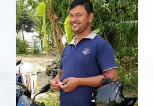 গোৱালপাৰাৰ দামৰাত গু**লী***চালনাৰ ঘটনা। ব্যৱসায়ীলৈ লক্ষ্য কৰি দুৰ্বৃত্তই গু*লী*চালনা কৰাৰ ফলত গু*ৰুত*ৰভাৱে আ*হত ছায়েদ আলী। গু*লী*বিদ্ধ ছায়েদ আলীক চিকিৎসালয়ত ভৰ্তি কৰোৱা হৈছে।ঘটনা সংঘটিত কৰিয়েই পলায়ন দুৰ্বৃত্তৰ।