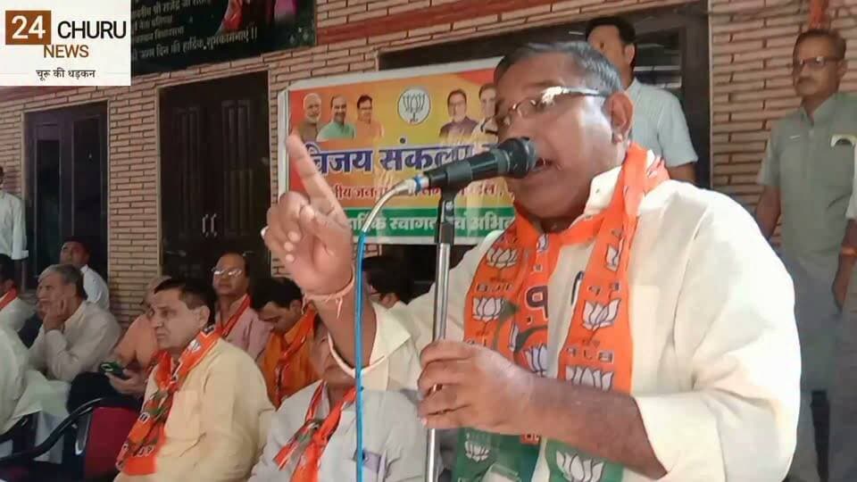 कांग्रेस बाप बेटे की पार्टी, कार्यालय का ताला आज खुला है -राजेंद्र राठौड़
पूर्व नेता प्रतिपक्ष राठौड़ के आवास पर 60 वार्डों से दावेदारों ने किये आवेदन #viralvideoシ #viralpost
#Rajandrarathore #trendingreels #trendingnow
#viralreels #fb #fbyシvideo