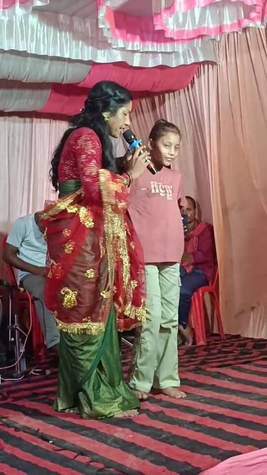 देखो मेरे बाबा का दरबार निराला है भजन पर गायिका रवीना ने दी प्रस्तुति News18 India ABP Live Aaj Tak India Today News24