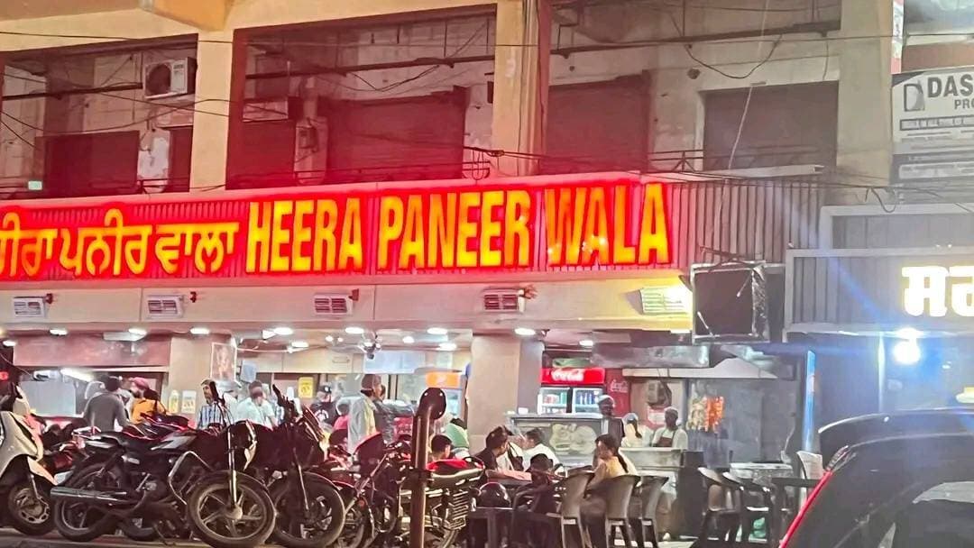 ਕਾਰਵਾਈ ਦੇ ਕੁਝ ਦਿਨਾਂ ਬਾਅਦ ਹੀ ਲਾਰੈਂਸ ਰੋਡ 'ਤੇ ਫਿਰ ਸਜੀਆਂ ਦੁਕਾਨਾਂ! ਟਰਸਟ ਦੀ ਮਿਲੀਭੁਗਤ ਜਾਂ ਦੁਕਾਨਦਾਰਾਂ ਦੀ ਦਬੰਗਈ? ਤੁਸੀਂ ਕੀ ਸੋਚਦੇ ਹੋ, ਸਾਨੂੰ ਕਮੈਂਟ ਵਿੱਚ ਜ਼ਰੂਰ ਦੱਸੋ।