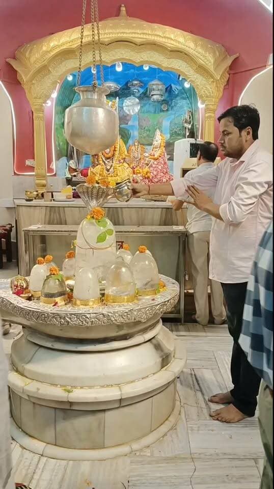 सावन के चौथे सोमवार पर सभी शिव भक्तों को हार्दिक शुभकामनाएं / भोलेनाथ सभी भक्तों की मनोकामना पूर्ण करें ।
#ranbireshwarmahadev
#highlightseveryone
#folowerseveryone
#harharmahadev