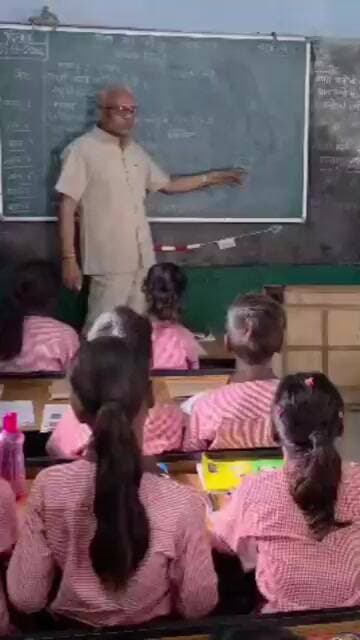 डायट प्राचार्य बीके शर्मा ने मानिकपुर विद्यालय का किया स्थलीय निरीक्षण। #viralnews #चित्रकूट #news